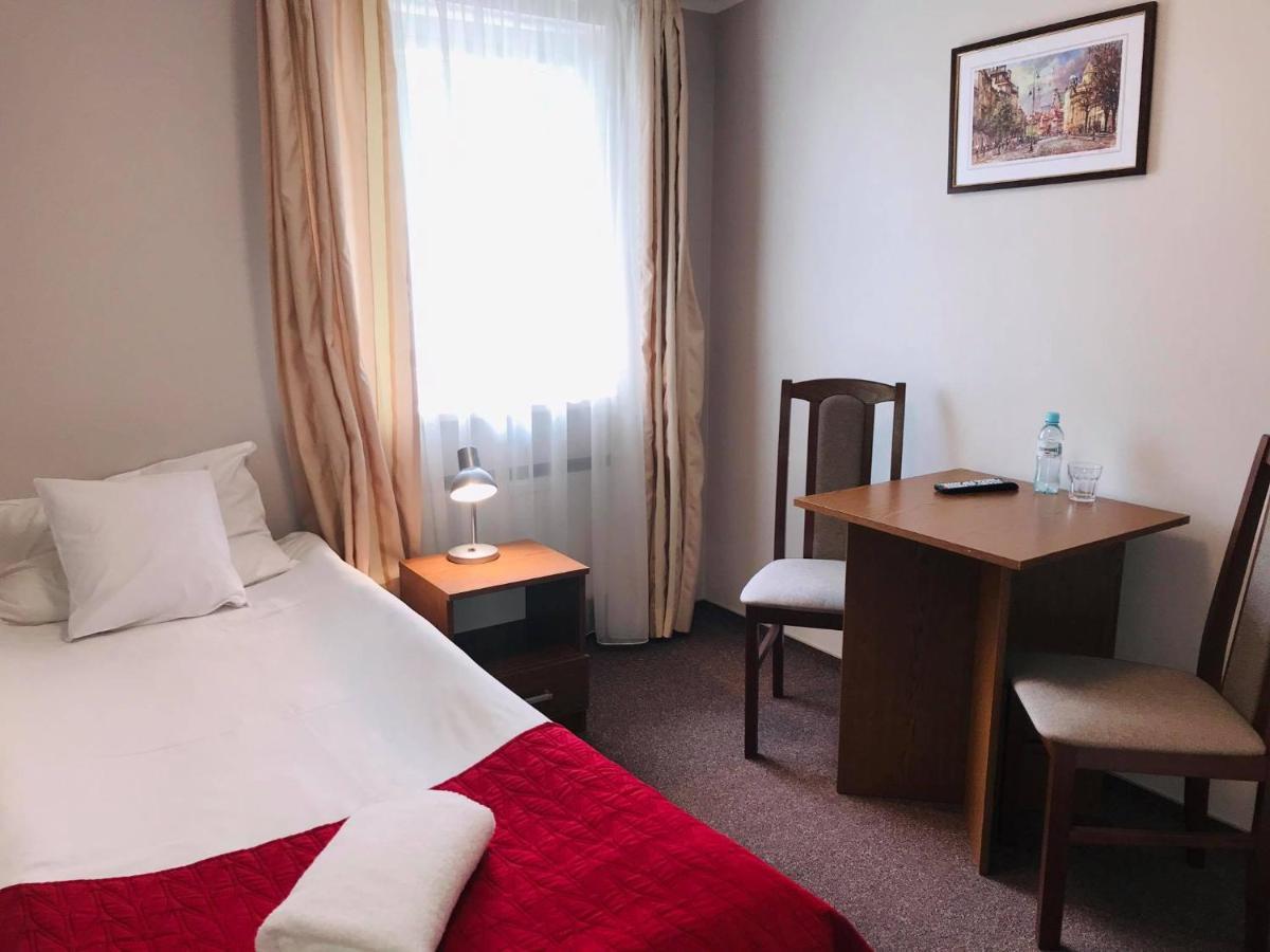 Astral Aparthotel Raszyn Exterior photo